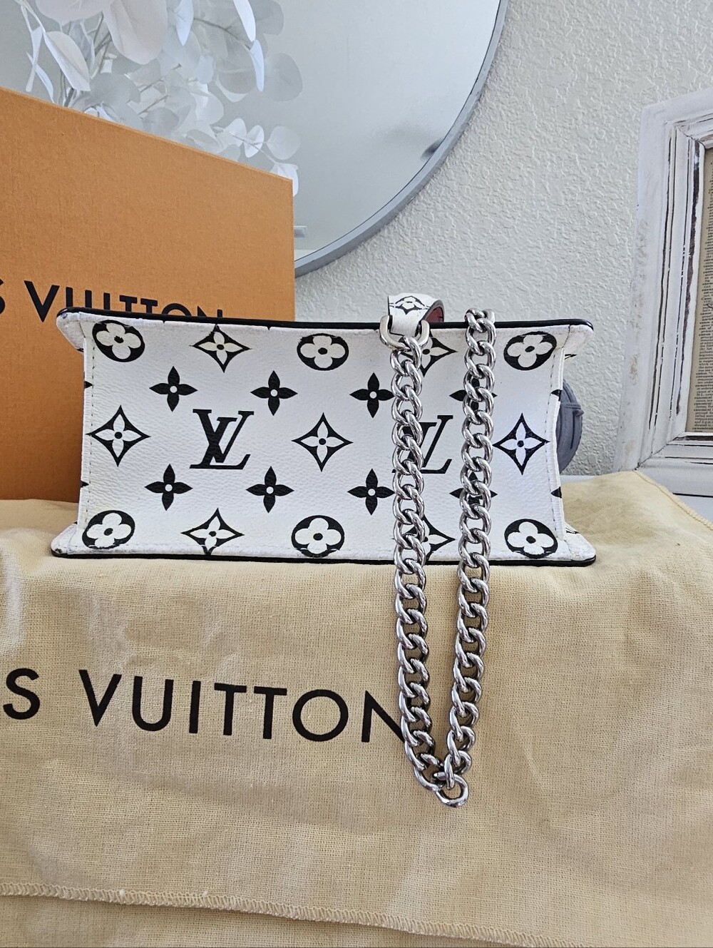 EUC Louis Vuitton Monogram Pink Vernis Wynwood shoulder bag - Picture 6 of 7